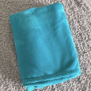 Turquoise Fleece Blanket/Throw. Size‎ 48”x60” Pink Fleece Blanket/Throw 48”x60”